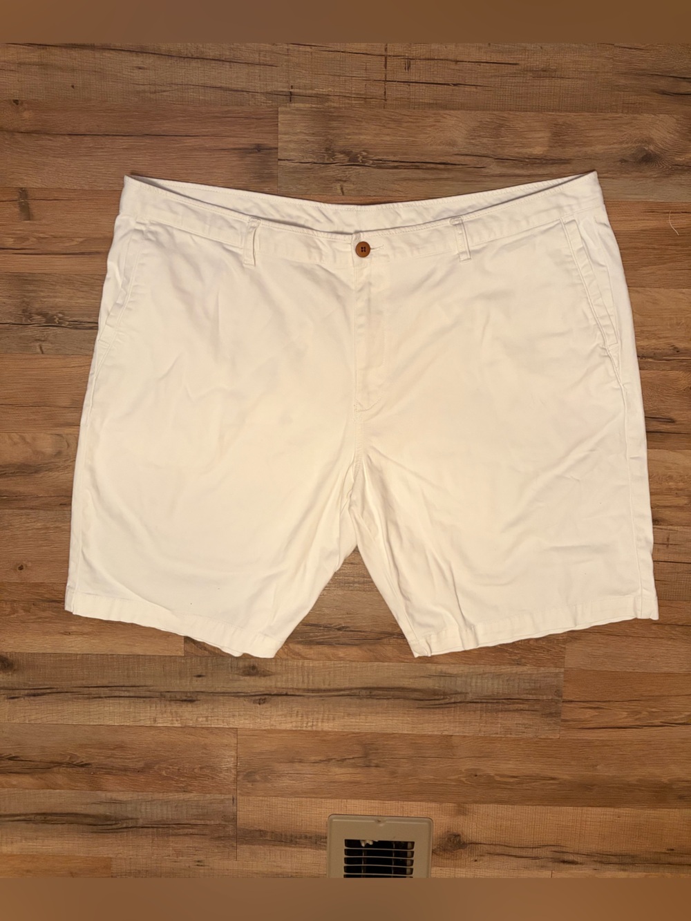 Tommy Bahama White Men’s Chino Shorts Sz 44 preppy golf travel vacation resort